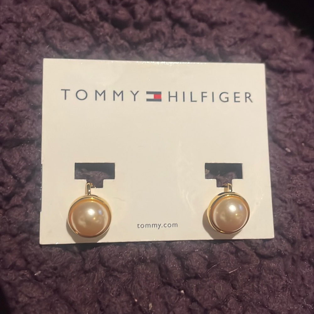 1 pair of CLIP Tommy Hilfiger earrings